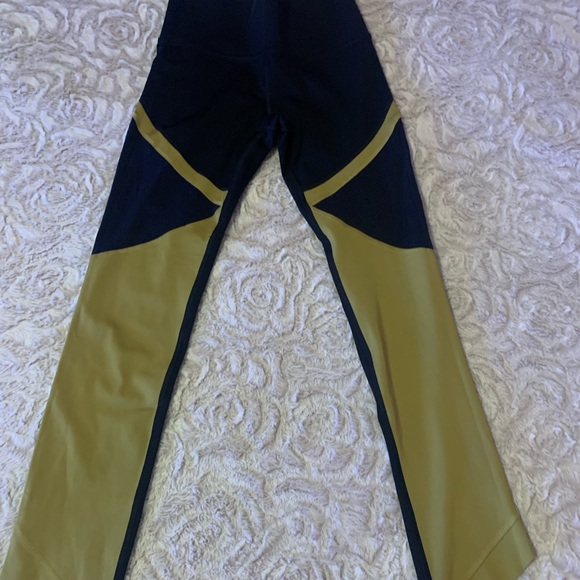Under Armour Legging - Picture 2 of 5
